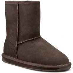 Buty EMU AUSTRALIA - Stinger Lo W10002 Chocolate 2015. Pomarańczowe kozaki damskie marki EMU Australia, z wełny, bez obcasa, bez zapięcia. W wyprzedaży za 439,00 zł.
