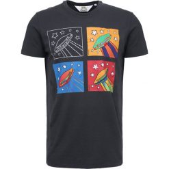 T-shirty męskie: Wrangler by Peter Max SPACESHIPS TEE Tshirt z nadrukiem faded black