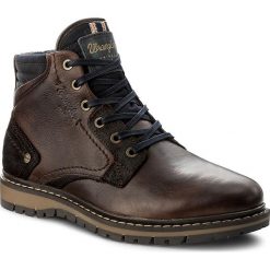 Kozaki WRANGLER - Miwouk WM172015 Dk.Brown 30. Brązowe glany męskie Wrangler, z materiału. W wyprzedaży za 359,00 zł.