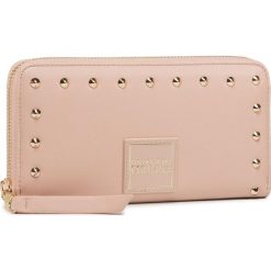 Duży Portfel Damski VERSACE JEANS COUTURE - E3VVBPE1 71407 427. Brązowe portfele damskie Versace Jeans Couture, bez wzorów, z jeansu. Za 349,00 zł.