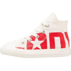 Converse CHUCK TAYLOR ALL STAR INFANT YOUTH Tenisówki i Trampki wysokie natural/enamel red/egret. Białe trampki chłopięce marki Converse, z materiału. Za 209,00 zł.