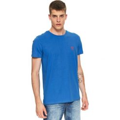 T-shirt z nadrukiem. Niebieskie t-shirty męskie Top Secret, na zimę, xxl, z nadrukiem, z bawełny, z okrągłym kołnierzem, krótkie. W wyprzedaży za 14,99 zł.