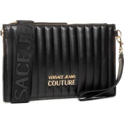 Torebka VERSACE JEANS COUTURE - E1VVBBQX 71418 899. Czarne listonoszki damskie Versace Jeans Couture, bez wzorów, z jeansu, klasyczne, bez dodatków. Za 449,00 zł.