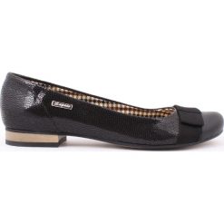 Baleriny z kokardą - skóra naturalna - model 007 - kolor czarny błyszczący. Czarne baleriny damskie Zapato, bez wzorów, ze skóry, bez obcasa. W wyprzedaży za 173,40 zł.