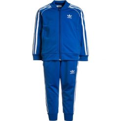 Adidas Originals SET Kurtka sportowa blue. Niebieskie kurtki chłopięce sportowe marki adidas Originals, z jeansu. Za 269,00 zł.