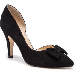 Szpilki CAPRICE - 9-24403-22 Black Suede 004. Czarne półbuty damskie Caprice, bez wzorów, ze skóry, bez obcasa, na obcasie, bez zapięcia. W wyprzedaży za 209,00 zł.