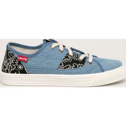 Levi's - Tenisówki. Niebieskie trampki i tenisówki damskie Levi's®, bez wzorów, z gumy, na sznurówki. W wyprzedaży za 119,90 zł.