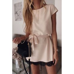 Sukienka DOLLY BEIGE. Brązowe sukienki damskie Sukienka DOLLY BEIGE, s, bez wzorów, bez kołnierzyka, z krótkim rękawem, krótkie, mini. W wyprzedaży za 79,00 zł.