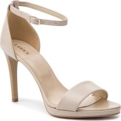 Sandały LASOCKI - 38827-03 Beige. Brązowe klapki damskie Lasocki, bez wzorów, ze skóry, bez obcasa, na obcasie. Za 199,99 zł.