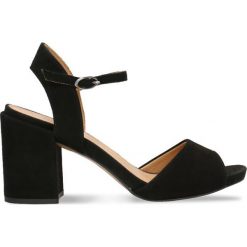 Sandały HANA. Czarne sandały damskie marki Gino Rossi, w paski, ze skóry, eleganckie, na wysokim obcasie, na słupku, z paskami. Za 299,90 zł.