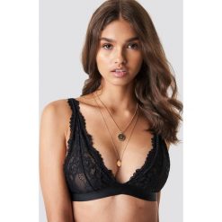 NA-KD Lingerie Miękki biustonosz z koronką - Black. Czarne biustonosze bardotka NA-KD Lingerie, z haftami, z koronki. Za 80,95 zł.