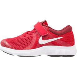 Nike Performance REVOLUTION 4 Obuwie do biegania treningowe gym red/white/team red/black. Czerwone buty sportowe chłopięce Nike Performance, z materiału. Za 149,00 zł.