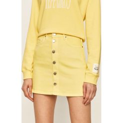 Pepe Jeans - Spódnica Trickie x Dua Lipa. Różowe spódniczki damskie Pepe Jeans, na co dzień, s, bez wzorów, z elastanu, casualowe, mini, proste. W wyprzedaży za 199,90 zł.