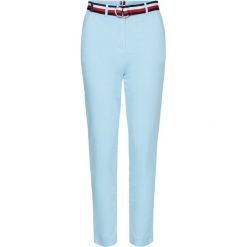 Chinosy TOMMY HILFIGER WW0WW27274. Niebieskie spodnie damskie TOMMY HILFIGER, bez wzorów, z elastanu. Za 449,00 zł.