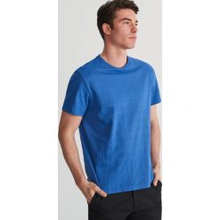 T-shirt z prążkowanym wzorem - Niebieski. Niebieskie t-shirty męskie Reserved, s, bez wzorów, prążkowane, bez kołnierzyka. Za 49,99 zł.
