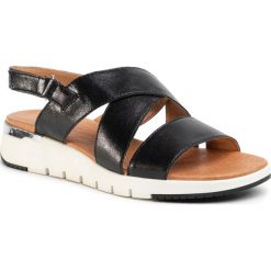 Sandały CAPRICE - 9-28700-24 Black Mettalic 091. Czarne klapki damskie Caprice, bez wzorów, ze skóry, bez obcasa. Za 239,00 zł.