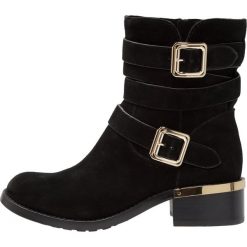 Botki damskie: Vince Camuto WEBEY Botki kowbojki i motocyklowe black verona