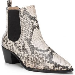 Buty damskie. Pomarańczowe botki damskie Wittchen, ze skóry, casualowe. W wyprzedaży za 359,90 zł.