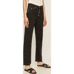 Calvin Klein Jeans - Jeansy CKJ 030. Czarne jeansy damskie Calvin Klein Jeans, z podwyższonym stanem. W wyprzedaży za 359,90 zł.