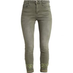 Desigual PANT PETRICOR Jeansy Slim Fit green. Brązowe jeansy damskie relaxed fit Desigual. Za 449,00 zł.