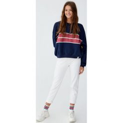 Bluza z panelem pośrodku. Zielone bluzy damskie marki Pull&Bear. Za 79,90 zł.