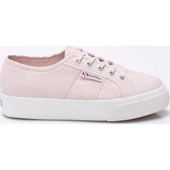 Superga - Tenisówki. Różowe trampki i tenisówki damskie Superga, bez wzorów, z gumy, na sznurówki. W wyprzedaży za 199,90 zł.
