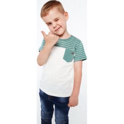 T-shirt chłopięcy zielono-kremowy NDZ4492. Zielone t-shirty chłopięce marki Fasardi, bez wzorów, bez rękawów. Za 39,00 zł.