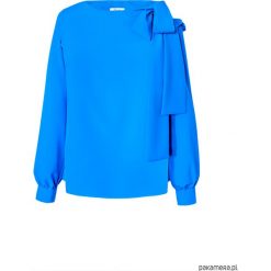 Niebieska bluzka damska z odkrytym ramieniem. Niebieskie bluzki damskie Pakamera, bez wzorów, eleganckie, bez kołnierzyka, z długim rękawem. Za 119,00 zł.
