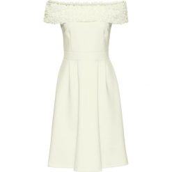 Sukienka bonprix szampan. Białe sukienki hiszpanki bonprix, w koronkowe wzory, z koronki. Za 149,99 zł.