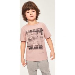 T-shirt z nadrukiem - Różowy. Różowe t-shirty damskie Reserved, s, z nadrukiem, bez kołnierzyka. Za 39,99 zł.