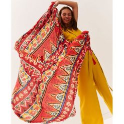 Chusta damska. Pomarańczowe chusty damskie Top Secret, na wiosnę, bez wzorów. Za 59,99 zł.