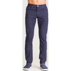 Granatowe spodnie męskie Versace Jeans. Niebieskie spodnie męskie Versace Jeans, na imprezę, m, z aplikacjami, z jeansu. Za 356,95 zł.