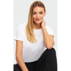Klasyczny top. Bluzki damskie Greenpoint, bez wzorów, z bawełny, z klasycznym kołnierzykiem. Za 44,99 zł.