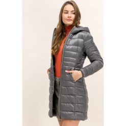 Kurtka puchowa Save The Duck D4491W IRIS9. Szare kurtki damskie Save the duck, bez wzorów, z nylonu, bez kaptura. W wyprzedaży za 469,00 zł.