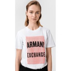 Armani Exchange Koszulka Biały. Białe koszulki damskie Armani Exchange, l, z nadrukiem, z bawełny, bez kołnierzyka. Za 188,95 zł.