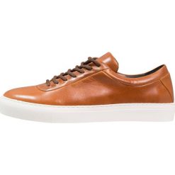 Trampki męskie: Royal RepubliQ SPARTACUS OXFORD SHOE Tenisówki i Trampki tan