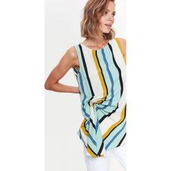 Bluzka bez rękawów damska, o luźnym kroju, w paski. Niebieskie bluzki damskie Top Secret, w paski, eleganckie, bez kołnierzyka, bez rękawów. W wyprzedaży za 69,99 zł.