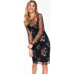 ELEGANCKA SUKIENKA Z HAFTEM. Czarne sukienki damskie marki Top Secret, na lato, z haftami, z tiulu, eleganckie, bez kołnierzyka, z długim rękawem, długie, dopasowane. W wyprzedaży za 59,99 zł.