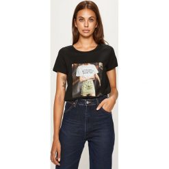 Only - T-shirt. Białe bluzki damskie ONLY, s, z nadrukiem, z bawełny, casualowe, z okrągłym kołnierzem. W wyprzedaży za 59,90 zł.