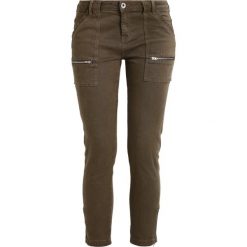 Boyfriendy damskie: IKKS Jeansy Slim fit khaki