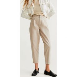 Mango - Jeansy Regina. Białe jeansy damskie Mango, bez wzorów, z bawełny. Za 139,90 zł.