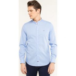 Koszula Tommy Hilfiger Tailored Poplin TT0TT06643. Niebieskie koszule męskie Tommy Hilfiger Tailored, m, bez wzorów, z bawełny, casualowe, bez kołnierzyka, bez rękawów. W wyprzedaży za 239,00 zł.