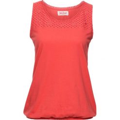 Top z ażurową koronką bonprix koralowy. Różowe bluzki damskie marki bonprix, w koronkowe wzory, z koronki, bez kołnierzyka, bez rękawów. Za 44,99 zł.