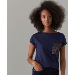 Bawełniana koszulka chain print - Niebieski. Niebieskie koszulki damskie Mohito, xs, bez wzorów, z bawełny, bez kołnierzyka. W wyprzedaży za 29,99 zł.