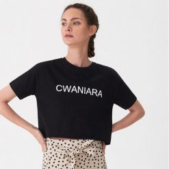 T-shirt z napisem Cwaniara - Czarny. Czarne t-shirty damskie House, s, z napisami, bez kołnierzyka. W wyprzedaży za 19,99 zł.