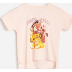 Bawełniany t-shirt Hakuna Matata -. T-shirty damskie Reserved, bez wzorów, z bawełny, bez kołnierzyka. Za 39,99 zł.