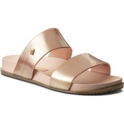 Klapki MELISSA - Cosmic Ad 31613 Pink/Rose 52932. Różowe klapki damskie Melissa, bez wzorów, z tworzywa sztucznego, bez obcasa. Za 259,00 zł.