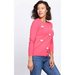 Koralowy Sweter Cyber World. Pomarańczowe swetry klasyczne damskie marki Born2be, l, z okrągłym kołnierzem. Za 59,99 zł.