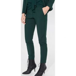 Spodnie cygaretki fit - Zielony. Zielone spodnie damskie Mohito. Za 139,99 zł.