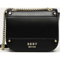 Dkny - Torebka skórzana. Czarne listonoszki damskie DKNY, w paski, ze skóry, na ramię, małe, z aplikacjami. W wyprzedaży za 789,90 zł.